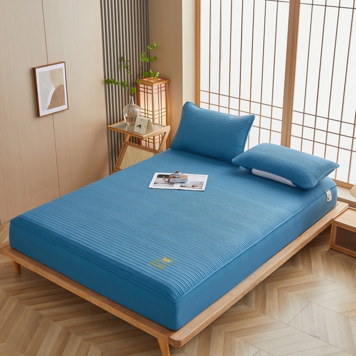 91家纺网 家纺一手货源 找家纺 伊赛家纺 2026新款条纹夹棉抗菌全包床笠 抗菌-雅蓝条