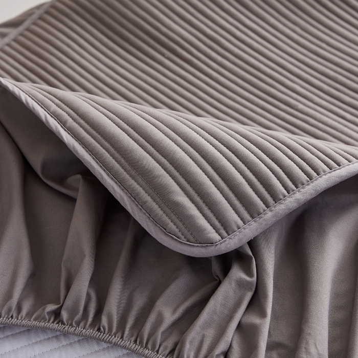 91家纺网 家纺一手货源 找家纺 伊赛家纺 2026新款条纹夹棉抗菌全包床笠 抗菌-雅灰条