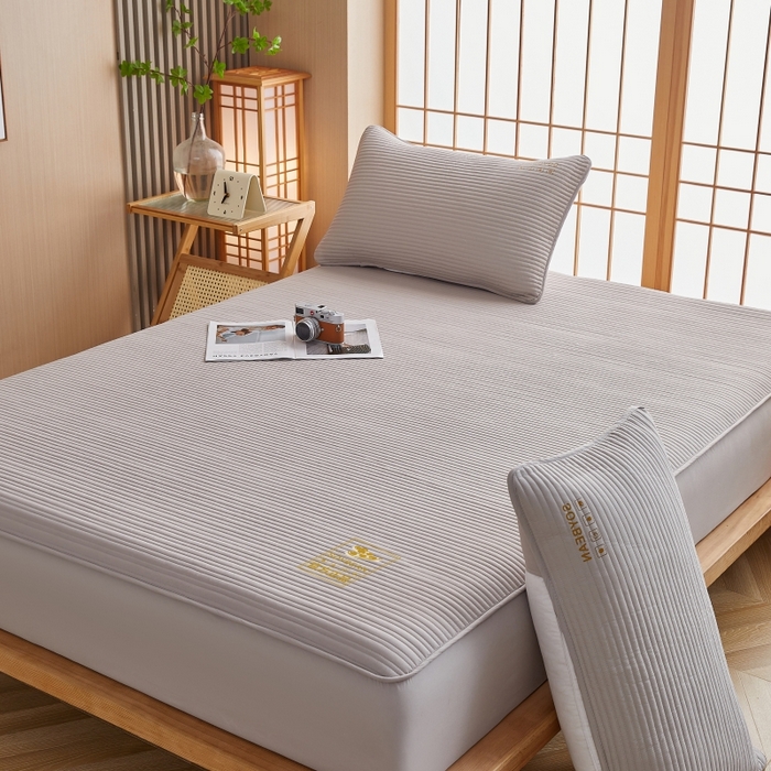 91家纺网 家纺一手货源 找家纺 伊赛家纺 2026新款条纹夹棉抗菌全包床笠 抗菌-浅灰条