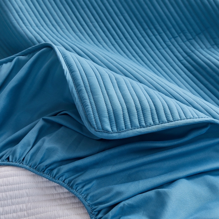 91家纺网 家纺一手货源 找家纺 伊赛家纺 2026新款条纹夹棉抗菌全包床笠 抗菌-雅蓝条