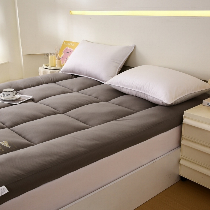 91家纺网 家纺一手货源 找家纺 伊赛家纺 2026新款亲肤磨毛大豆床褥床垫 灰色