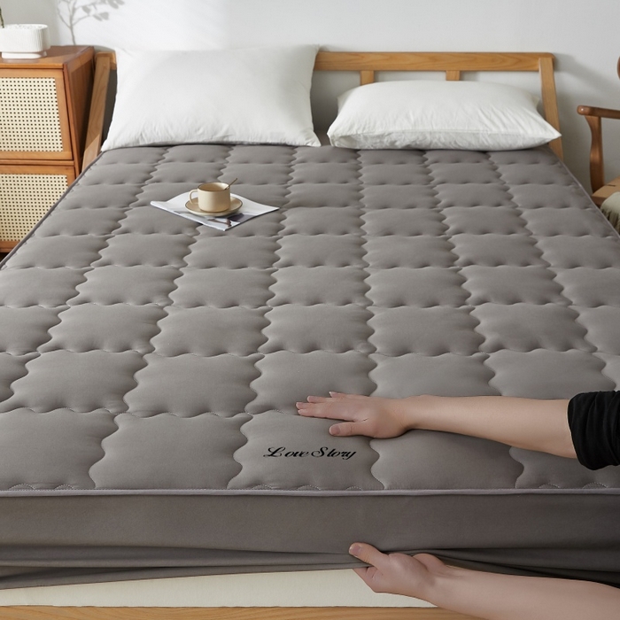 91家纺网 家纺一手货源 找家纺 伊赛家纺 2026新款抗菌防螨助眠全棉夹棉绗缝床笠-大格 大格灰色