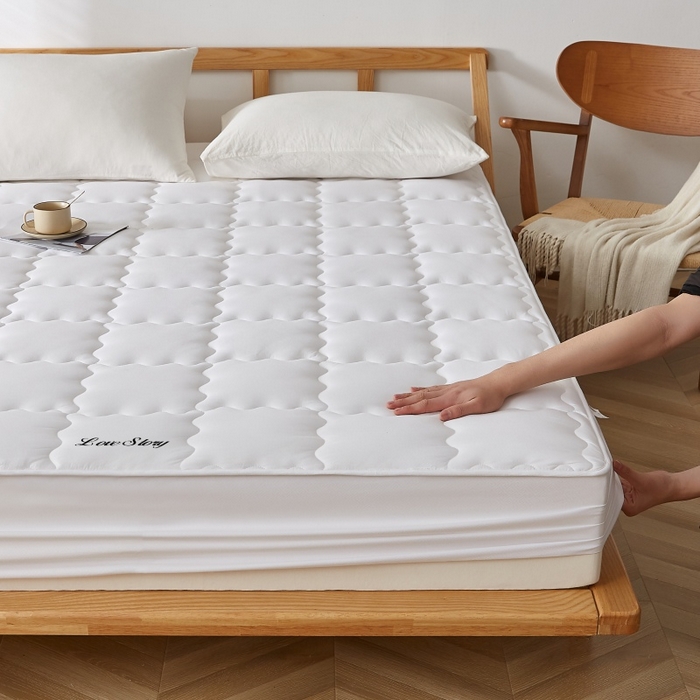 91家纺网 家纺一手货源 找家纺 伊赛家纺 2026新款抗菌防螨助眠全棉夹棉绗缝床笠-大格 大格白色