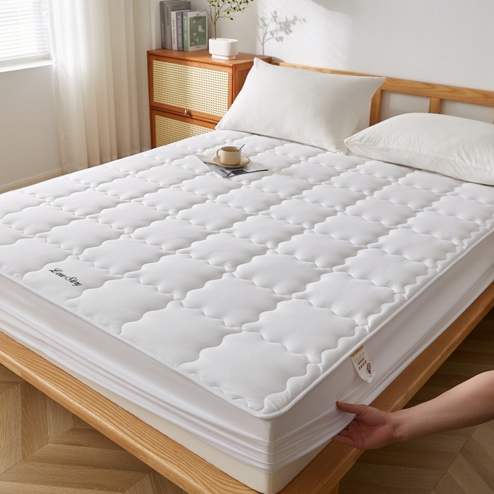 91家纺网 家纺一手货源 找家纺 伊赛家纺 2026新款抗菌防螨助眠全棉夹棉绗缝床笠-大格 大格白色