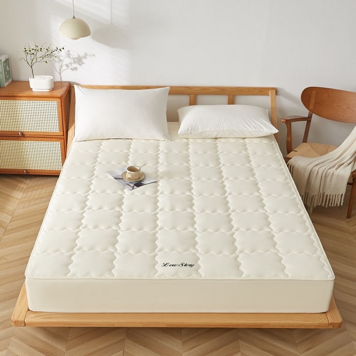 91家纺网 家纺一手货源 找家纺 伊赛家纺 2026新款抗菌防螨助眠全棉夹棉绗缝床笠-大格 大格米黄