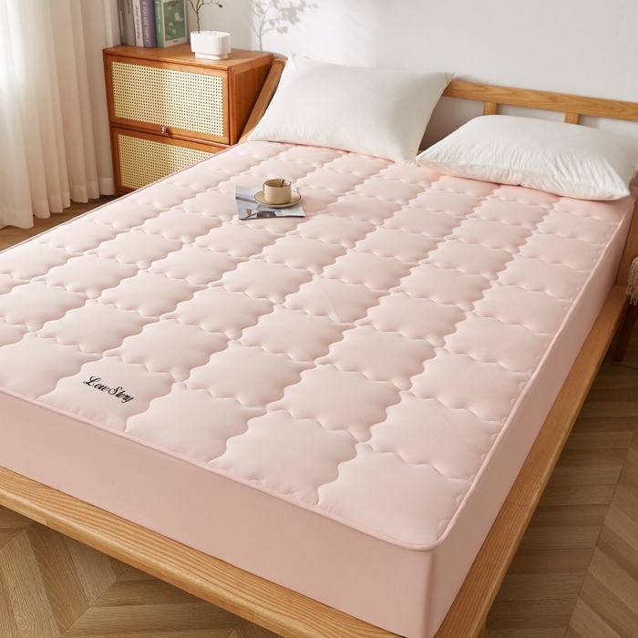 91家纺网 家纺一手货源 找家纺 伊赛家纺 2026新款抗菌防螨助眠全棉夹棉绗缝床笠-大格 大格粉玉