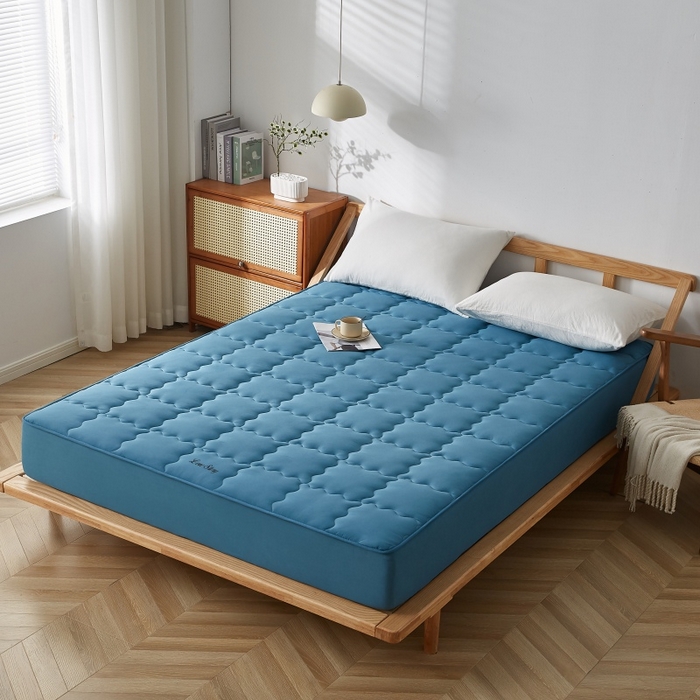 91家纺网 家纺一手货源 找家纺 伊赛家纺 2026新款抗菌防螨助眠全棉夹棉绗缝床笠-大格 大格蓝色