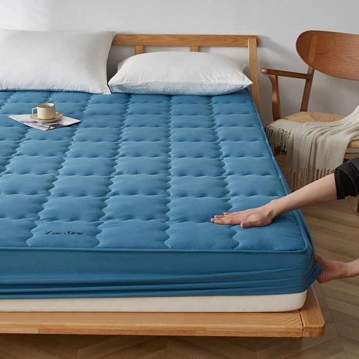 91家纺网 家纺一手货源 找家纺 伊赛家纺 2026新款抗菌防螨助眠全棉夹棉绗缝床笠-大格 大格蓝色