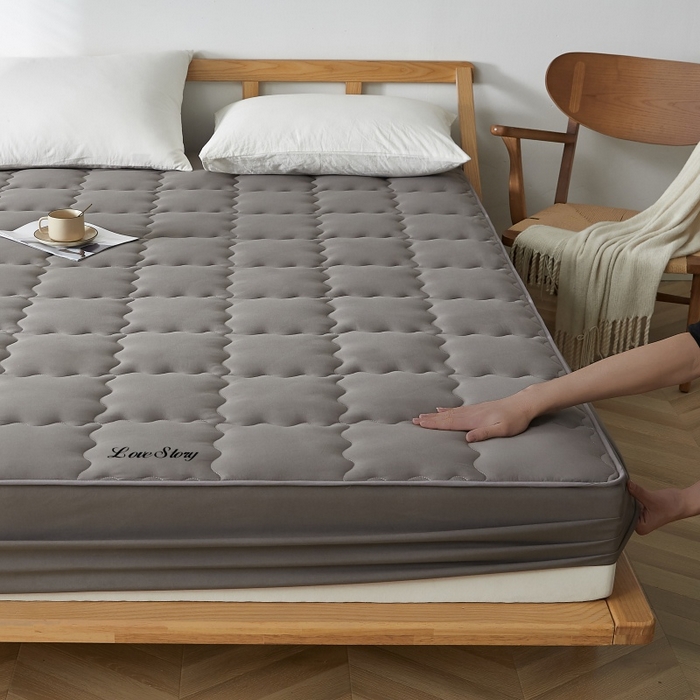 91家纺网 家纺一手货源 找家纺 伊赛家纺 2026新款抗菌防螨助眠全棉夹棉绗缝床笠-大格 大格灰色