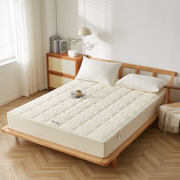 91家纺网 家纺一手货源 找家纺 伊赛家纺 2026新款抗菌防螨助眠全棉夹棉绗缝床笠-大格 大格米黄