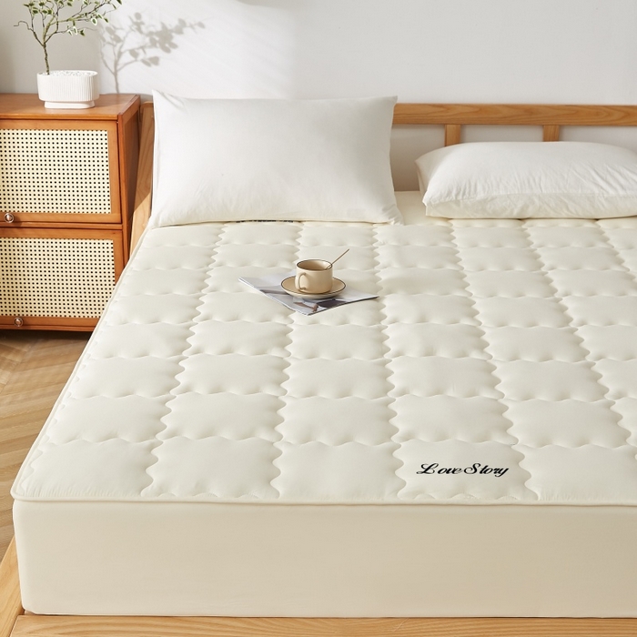 91家纺网 家纺一手货源 找家纺 伊赛家纺 2026新款抗菌防螨助眠全棉夹棉绗缝床笠-大格 大格米黄