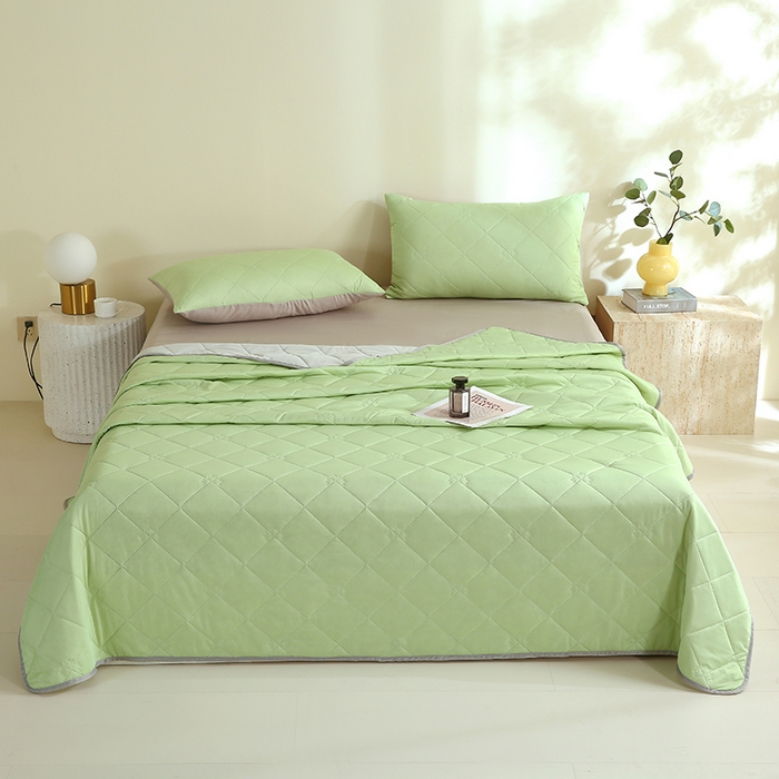 91家纺网 家纺一手货源 找家纺 伊赛家纺 2026新款有铵凉感丝夏被 黄绿