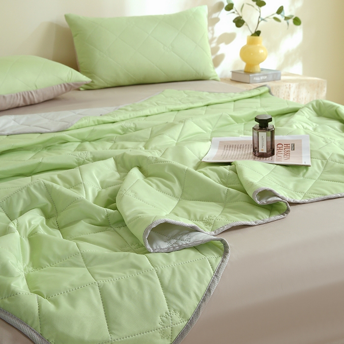 91家纺网 家纺一手货源 找家纺 伊赛家纺 2026新款有铵凉感丝夏被 黄绿