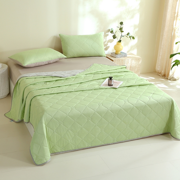 91家纺网 家纺一手货源 找家纺 伊赛家纺 2026新款有铵凉感丝夏被 黄绿