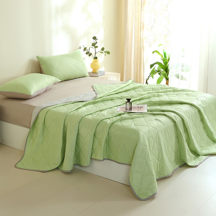 91家纺网 家纺一手货源 找家纺 伊赛家纺 2026新款有铵凉感丝夏被 黄绿