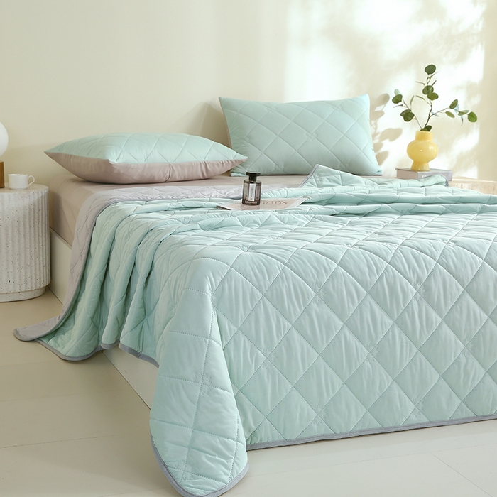 91家纺网 家纺一手货源 找家纺 伊赛家纺 2026新款有铵凉感丝夏被 湖蓝