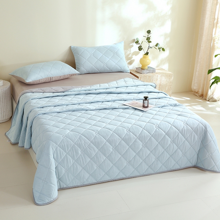 91家纺网 家纺一手货源 找家纺 伊赛家纺 2026新款有铵凉感丝夏被 浅蓝