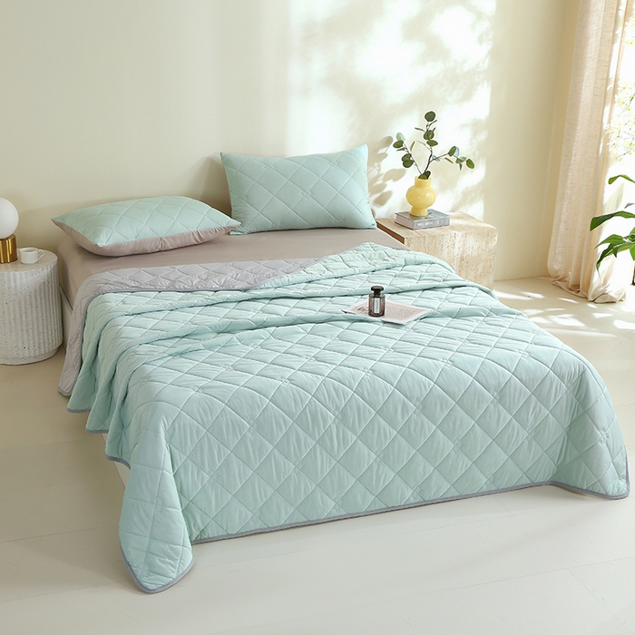 91家纺网 家纺一手货源 找家纺 伊赛家纺 2026新款有铵凉感丝夏被 湖蓝