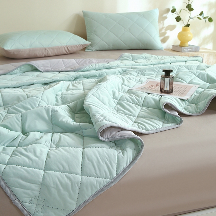 91家纺网 家纺一手货源 找家纺 伊赛家纺 2026新款有铵凉感丝夏被 湖蓝