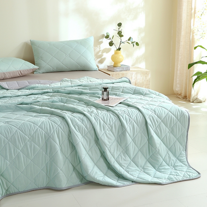 91家纺网 家纺一手货源 找家纺 伊赛家纺 2026新款有铵凉感丝夏被 湖蓝