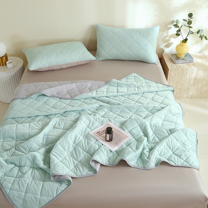 91家纺网 家纺一手货源 找家纺 伊赛家纺 2026新款有铵凉感丝夏被 湖蓝