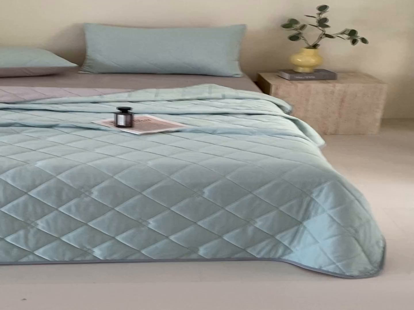 91家纺网 家纺一手货源 找家纺 伊赛家纺 2026新款有铵凉感丝夏被 浅蓝