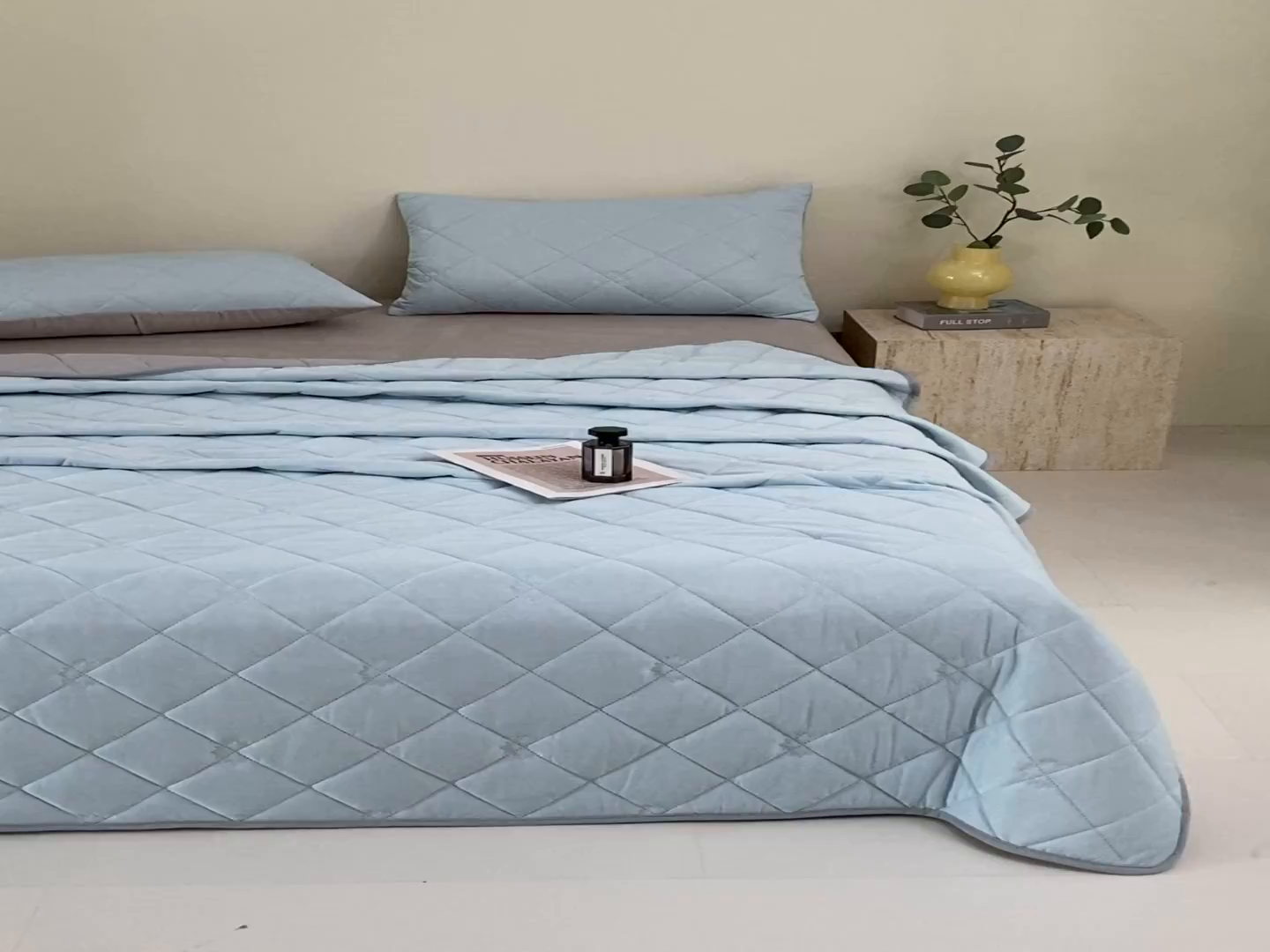 91家纺网 家纺一手货源 找家纺 伊赛家纺 2026新款有铵凉感丝夏被 湖蓝