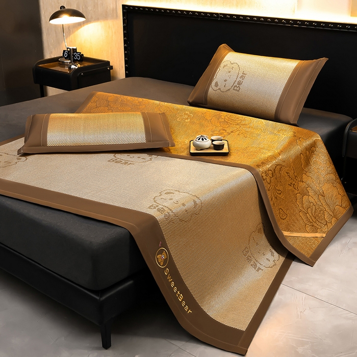 91家纺网 家纺一手货源 找家纺 （总）苏迪网销供货 2026新款冰藤席可爱熊刺绣款凉席藤席双面可用冰丝席