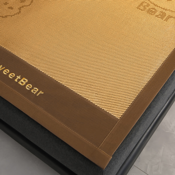 91家纺网 家纺一手货源 找家纺 （总）苏迪网销供货 2026新款冰藤席可爱熊刺绣款凉席藤席双面可用冰丝席