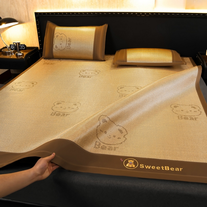 （总）苏迪网销供货 2026新款冰藤席可爱熊刺绣款凉席藤席双面可用冰丝席