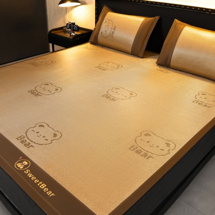 91家纺网 家纺一手货源 找家纺 （总）苏迪网销供货 2026新款冰藤席可爱熊刺绣款凉席藤席双面可用冰丝席