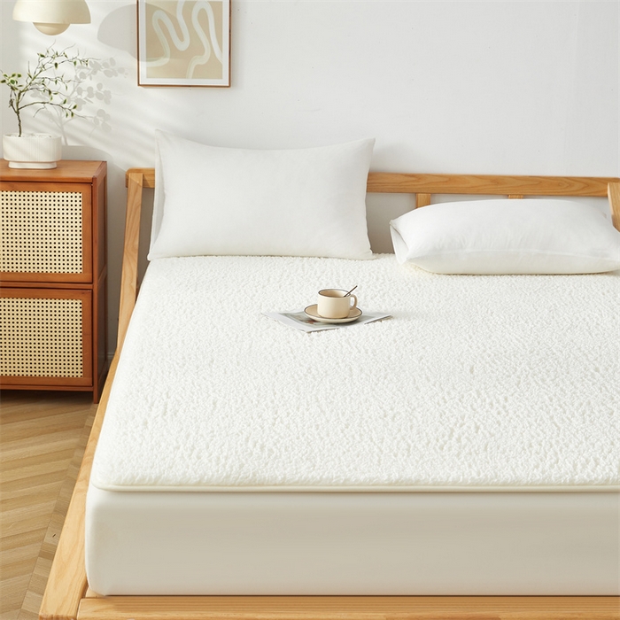 91家纺网 家纺一手货源 找家纺 伊赛家纺 2026新款羊羔绒床垫 白色