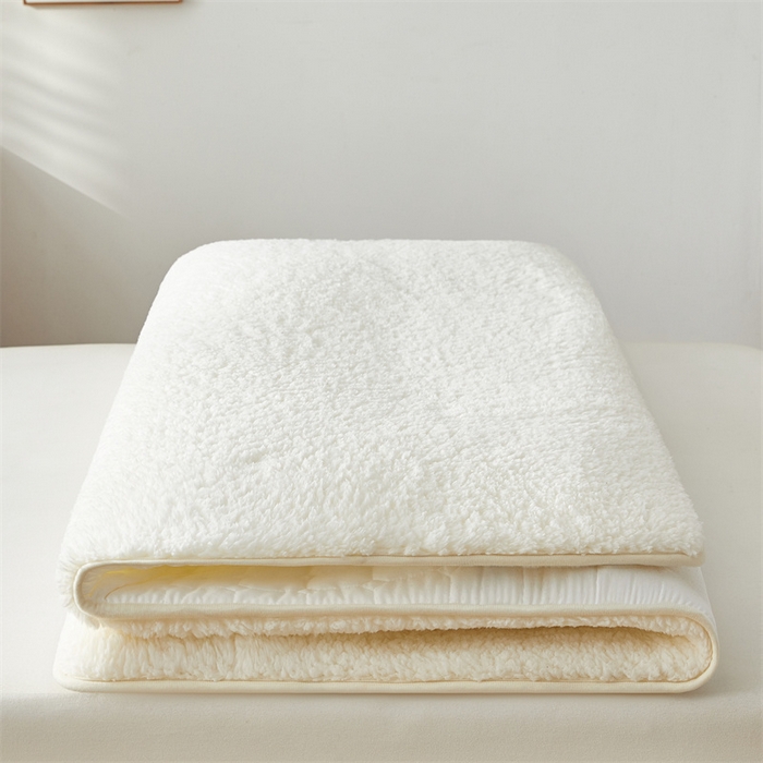 91家纺网 家纺一手货源 找家纺 伊赛家纺 2026新款羊羔绒床垫 白色