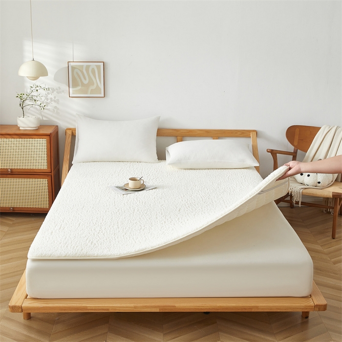 91家纺网 家纺一手货源 找家纺 伊赛家纺 2026新款羊羔绒床垫 白色