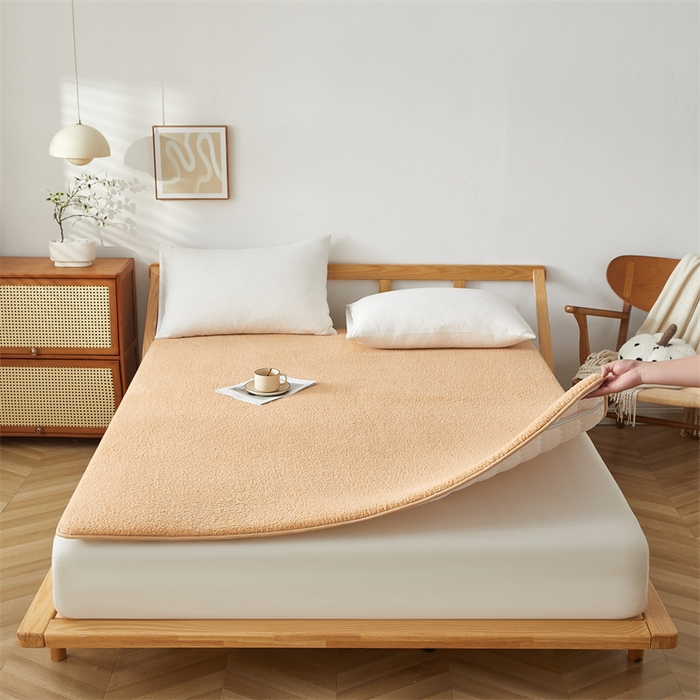 91家纺网 家纺一手货源 找家纺 伊赛家纺 2026新款羊羔绒床垫 卡其