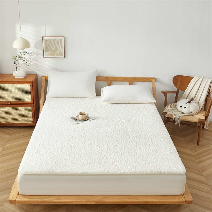 91家纺网 家纺一手货源 找家纺 伊赛家纺 2026新款羊羔绒床垫 白色