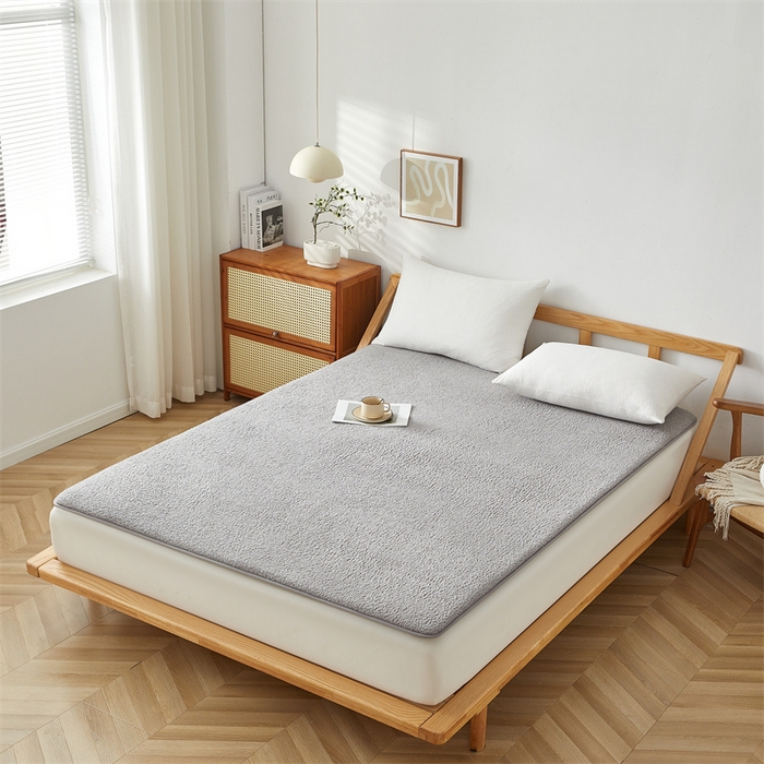 91家纺网 家纺一手货源 找家纺 伊赛家纺 2026新款羊羔绒床垫 灰色