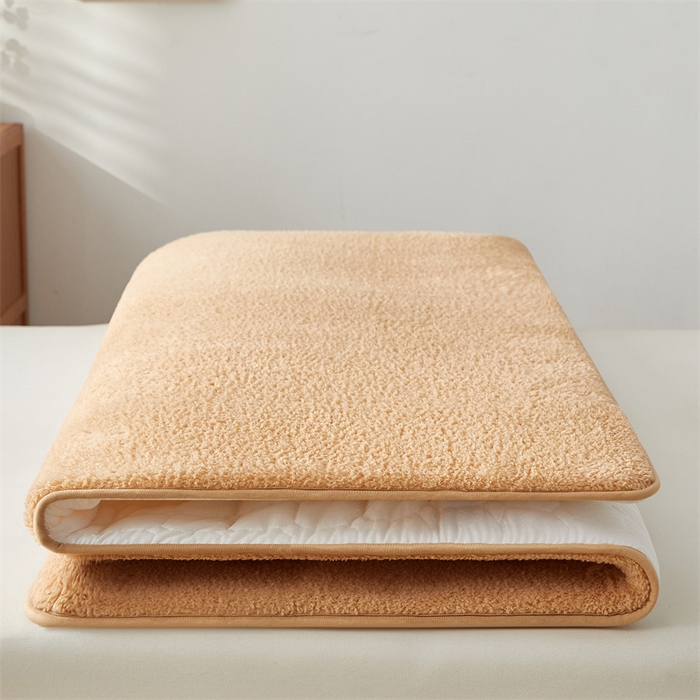 91家纺网 家纺一手货源 找家纺 伊赛家纺 2026新款羊羔绒床垫 卡其