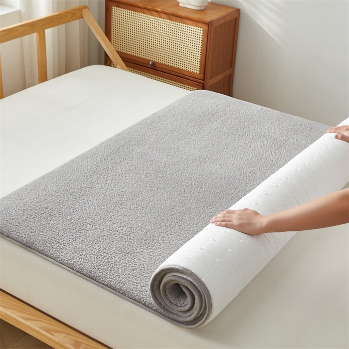 91家纺网 家纺一手货源 找家纺 伊赛家纺 2026新款羊羔绒床垫 灰色