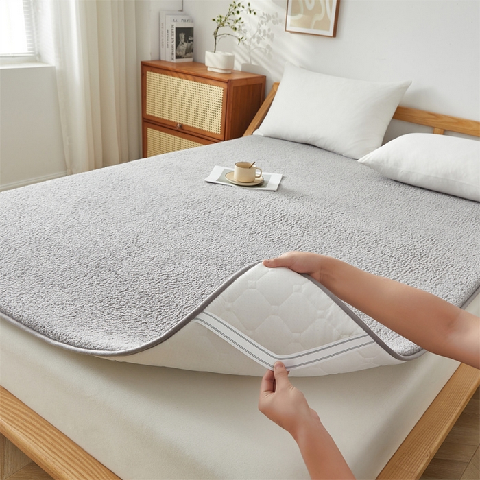 91家纺网 家纺一手货源 找家纺 伊赛家纺 2026新款羊羔绒床垫 灰色