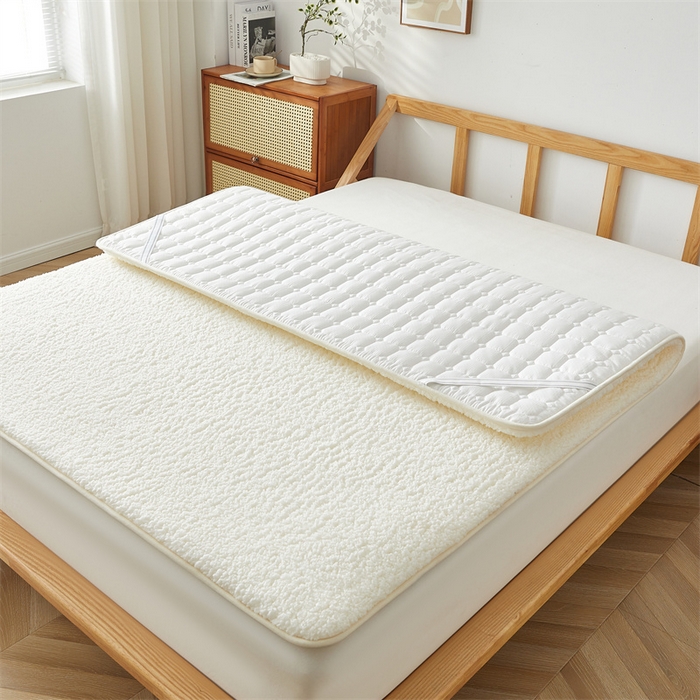 91家纺网 家纺一手货源 找家纺 伊赛家纺 2026新款羊羔绒床垫 白色