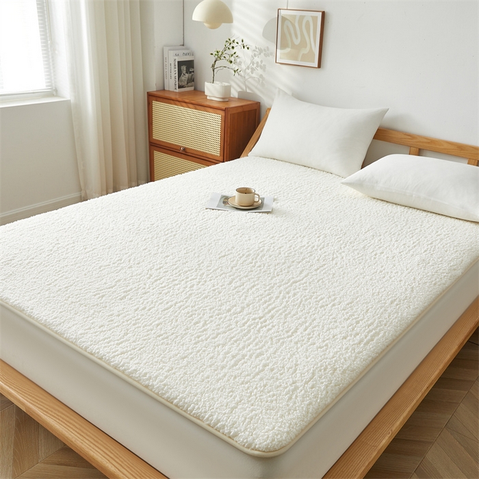 91家纺网 家纺一手货源 找家纺 伊赛家纺 2026新款羊羔绒床垫 白色