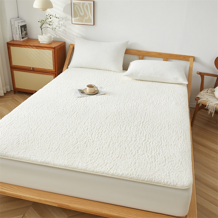 91家纺网 家纺一手货源 找家纺 伊赛家纺 2026新款羊羔绒床垫 白色