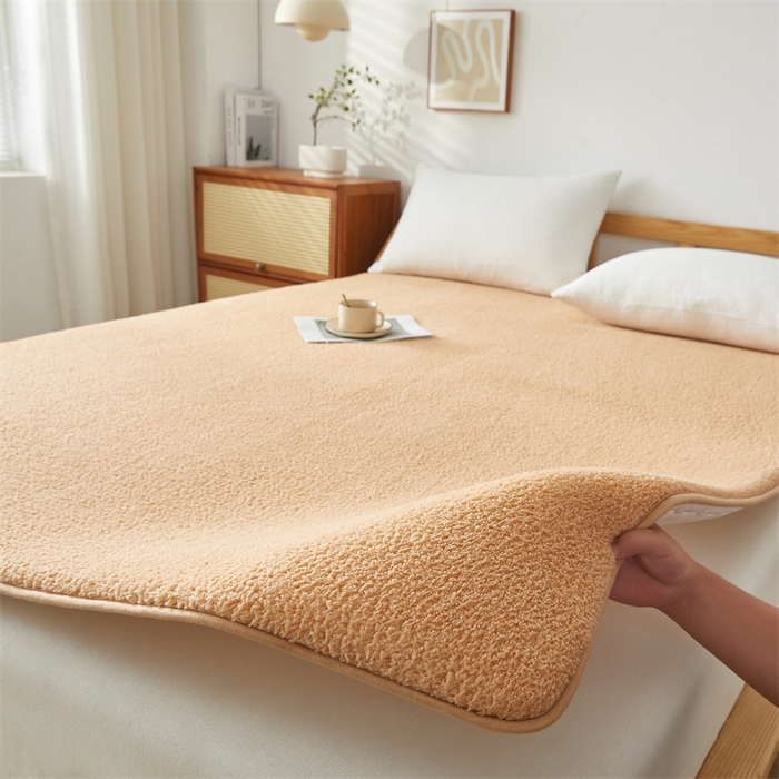 91家纺网 家纺一手货源 找家纺 伊赛家纺 2026新款羊羔绒床垫 卡其