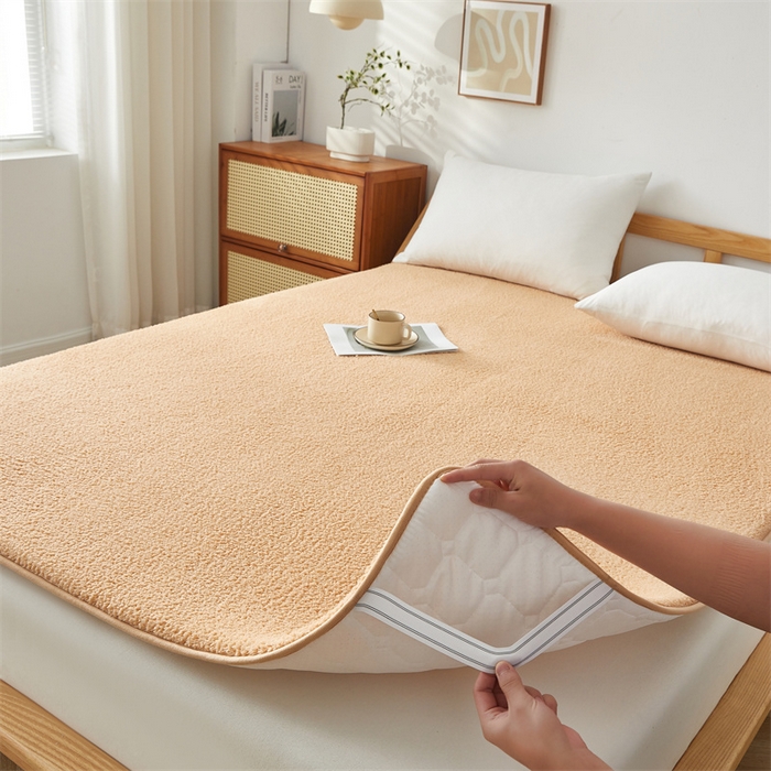 91家纺网 家纺一手货源 找家纺 伊赛家纺 2026新款羊羔绒床垫 卡其