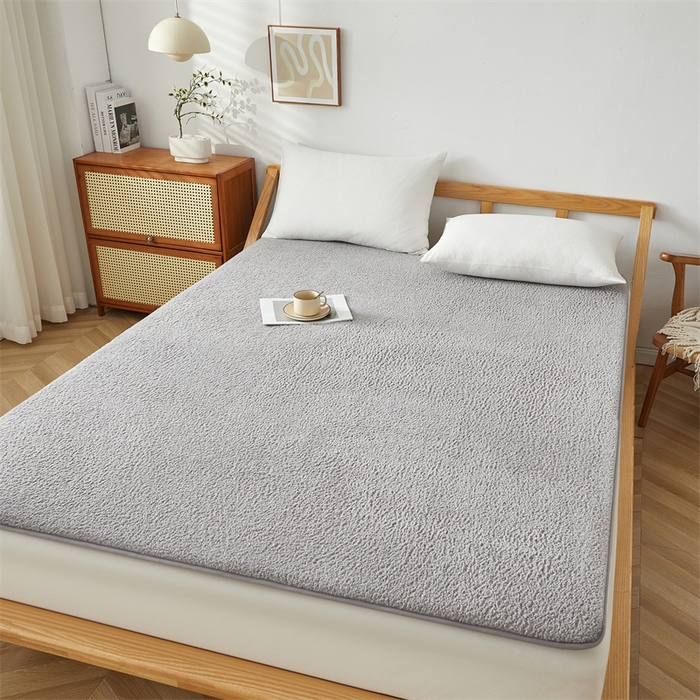 91家纺网 家纺一手货源 找家纺 伊赛家纺 2026新款羊羔绒床垫 灰色