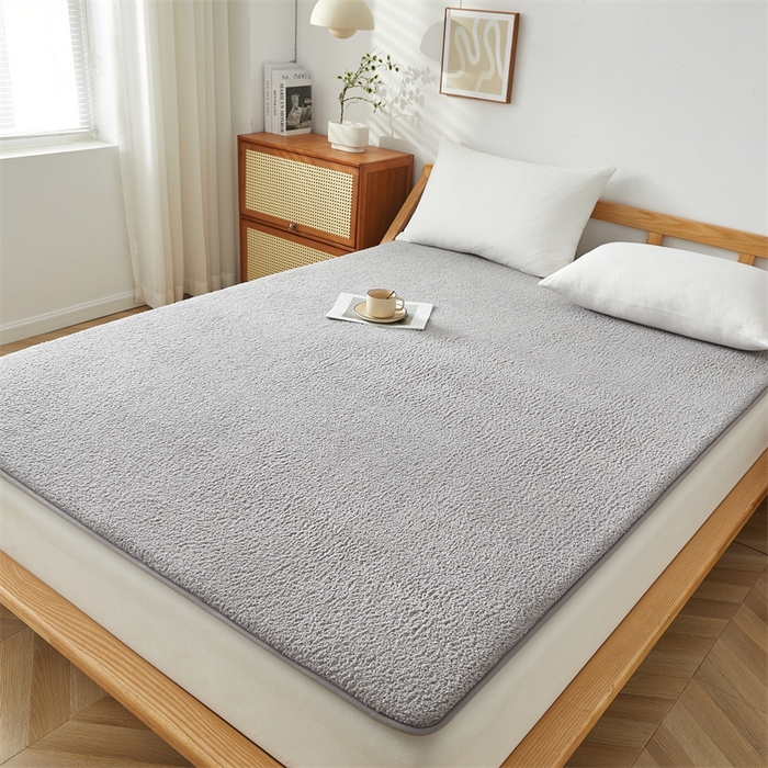 91家纺网 家纺一手货源 找家纺 伊赛家纺 2026新款羊羔绒床垫 灰色