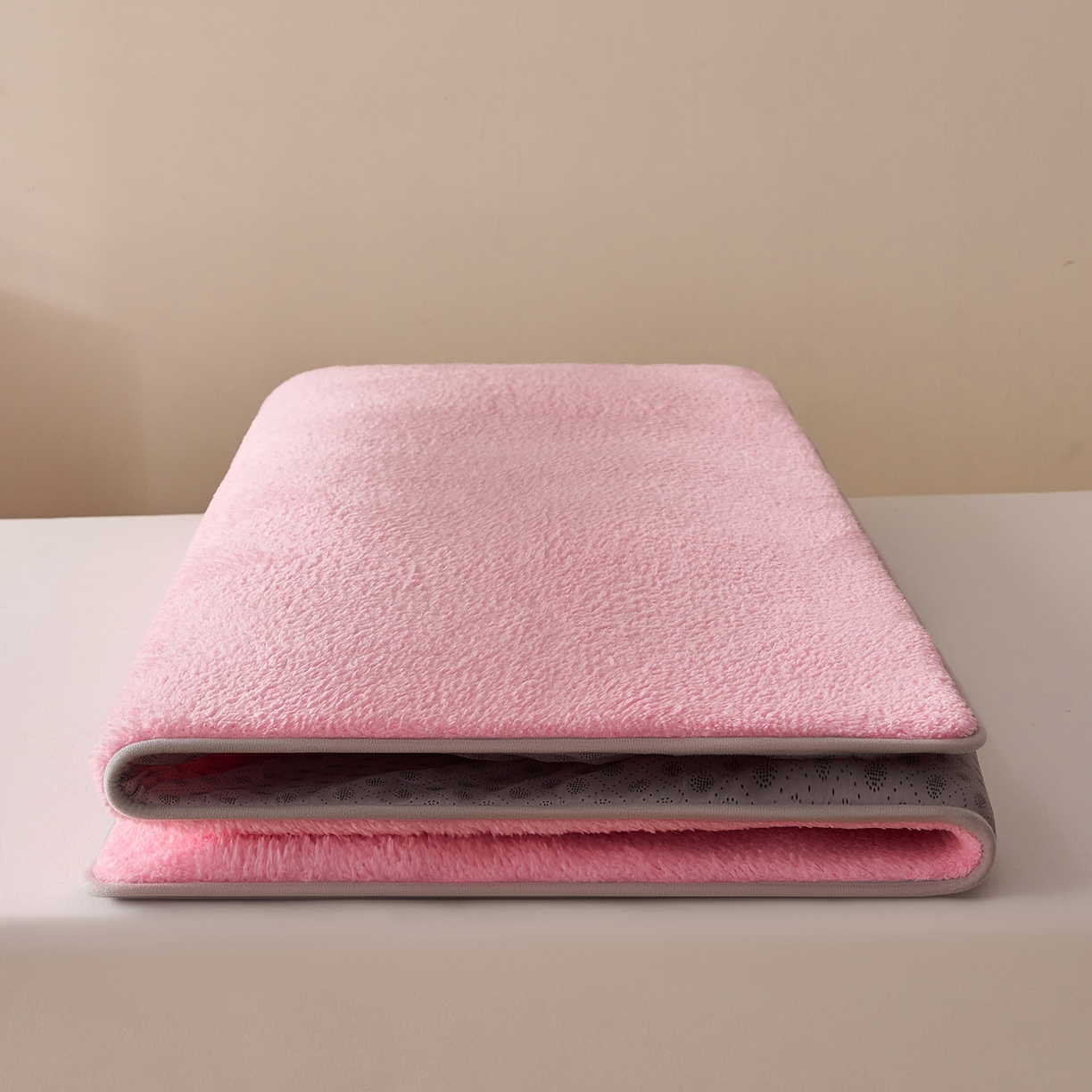 91家纺网 家纺一手货源 找家纺 伊赛家纺 2026新款羊羔绒床垫 粉玉