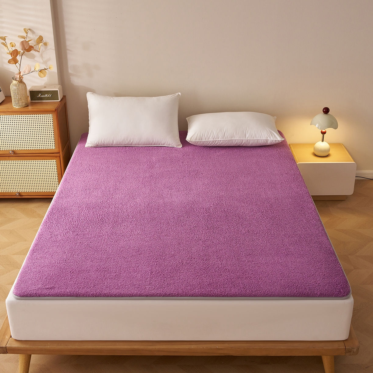 91家纺网 家纺一手货源 找家纺 伊赛家纺 2026新款羊羔绒床垫 紫色