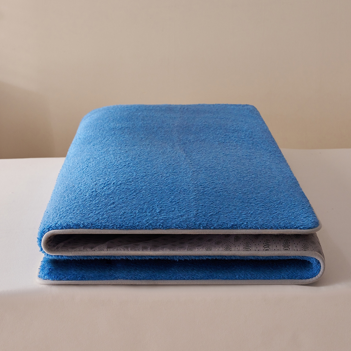 91家纺网 家纺一手货源 找家纺 伊赛家纺 2026新款羊羔绒床垫 深蓝